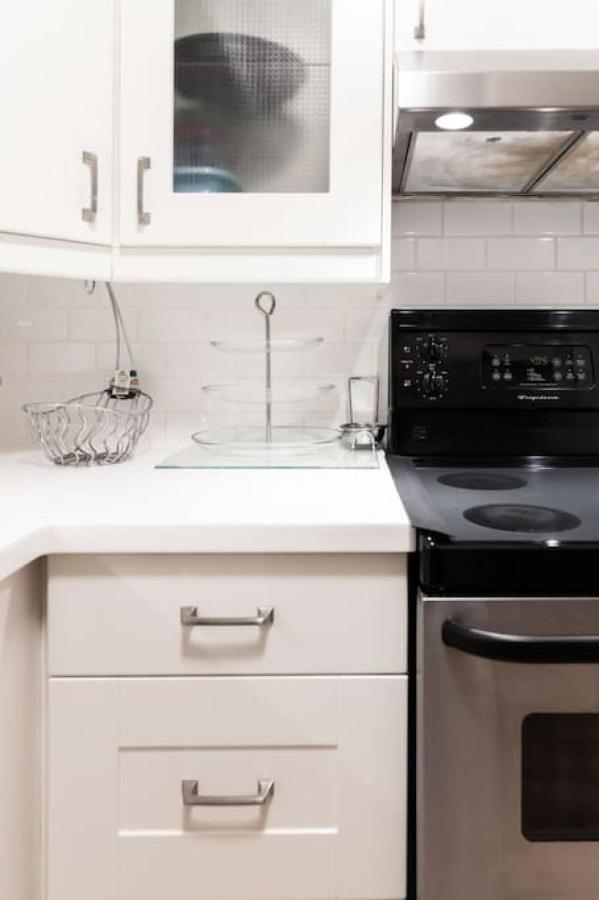 Prime Location 2Br With Kingbed In Vibrant Toronto Villa Exterior photo