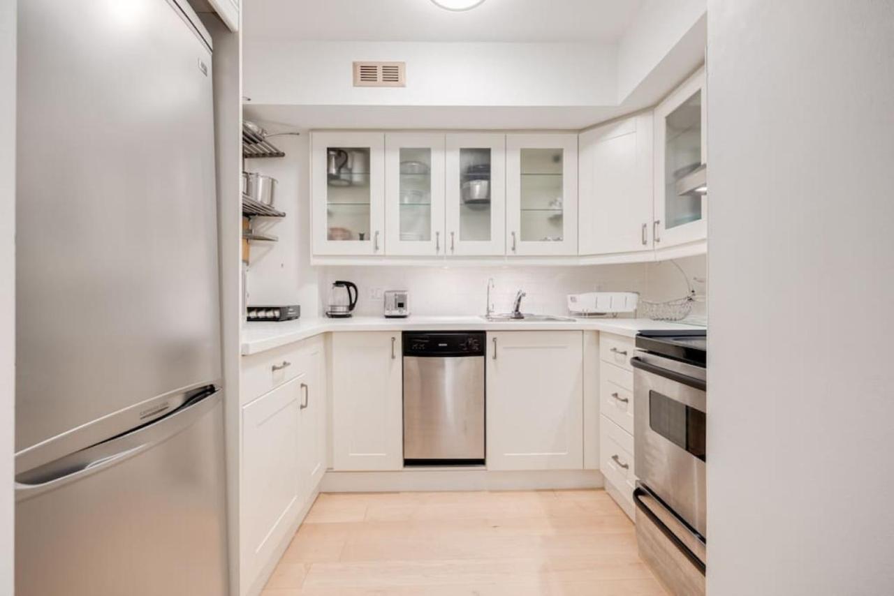 Prime Location 2Br With Kingbed In Vibrant Toronto Villa Exterior photo