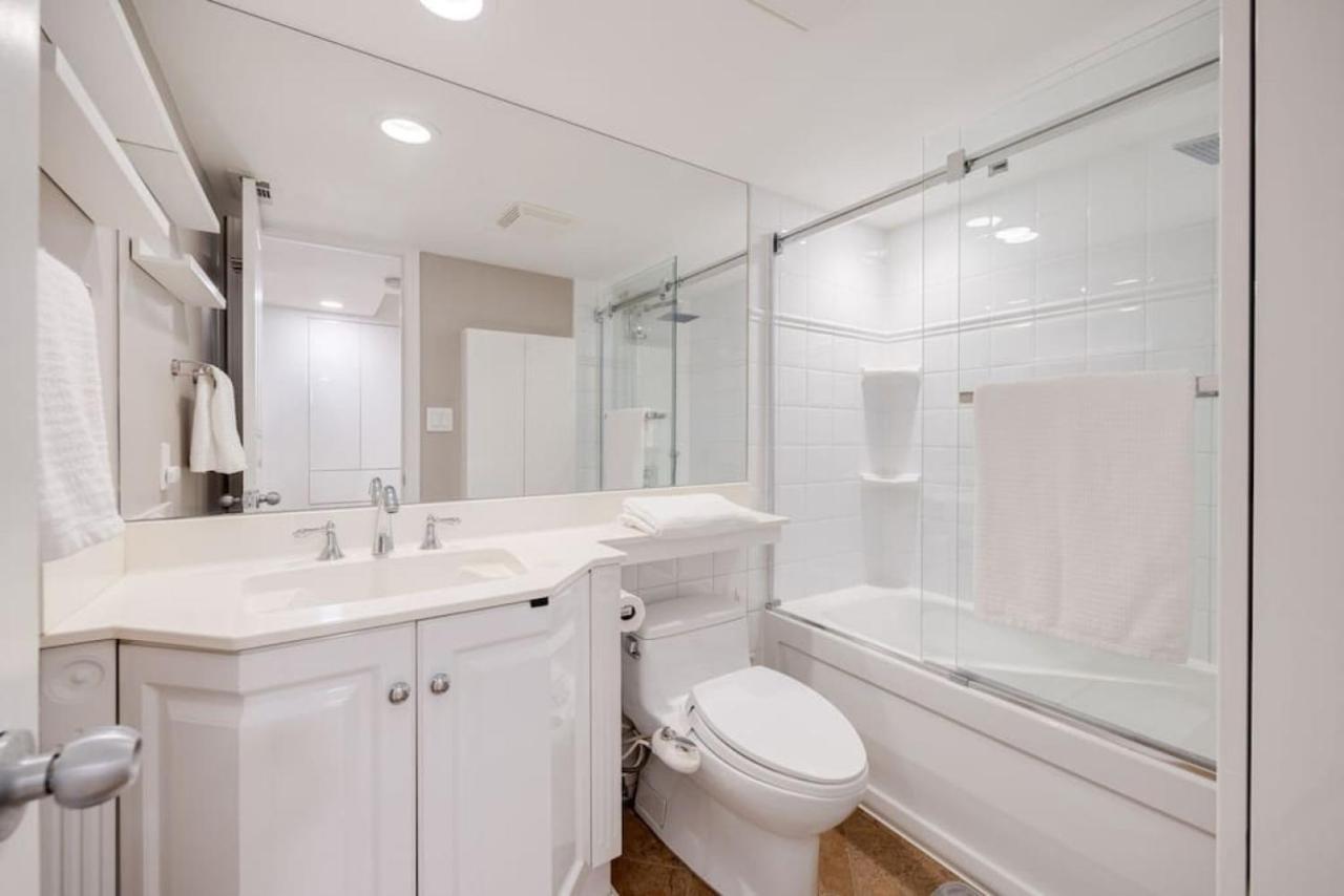 Prime Location 2Br With Kingbed In Vibrant Toronto Villa Exterior photo