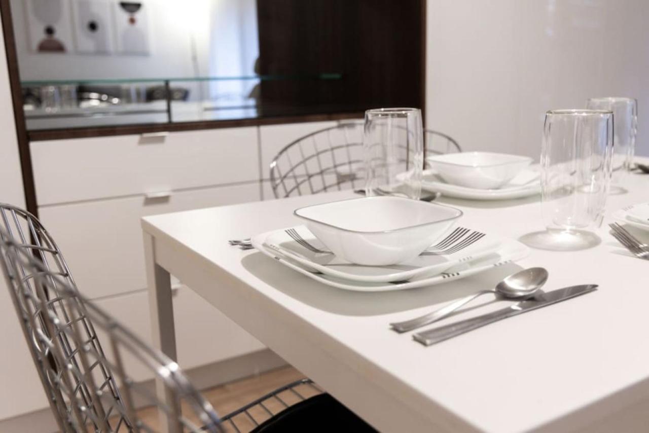 Prime Location 2Br With Kingbed In Vibrant Toronto Villa Exterior photo