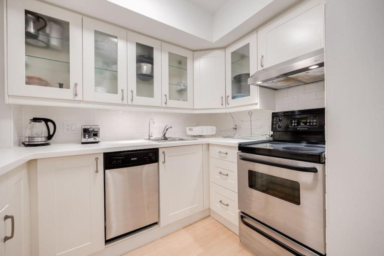 Prime Location 2Br With Kingbed In Vibrant Toronto Villa Exterior photo