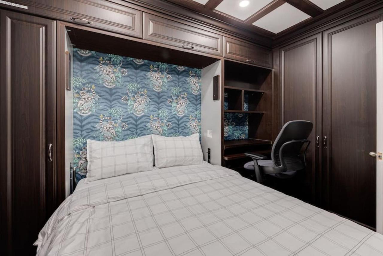 Prime Location 2Br With Kingbed In Vibrant Toronto Villa Exterior photo