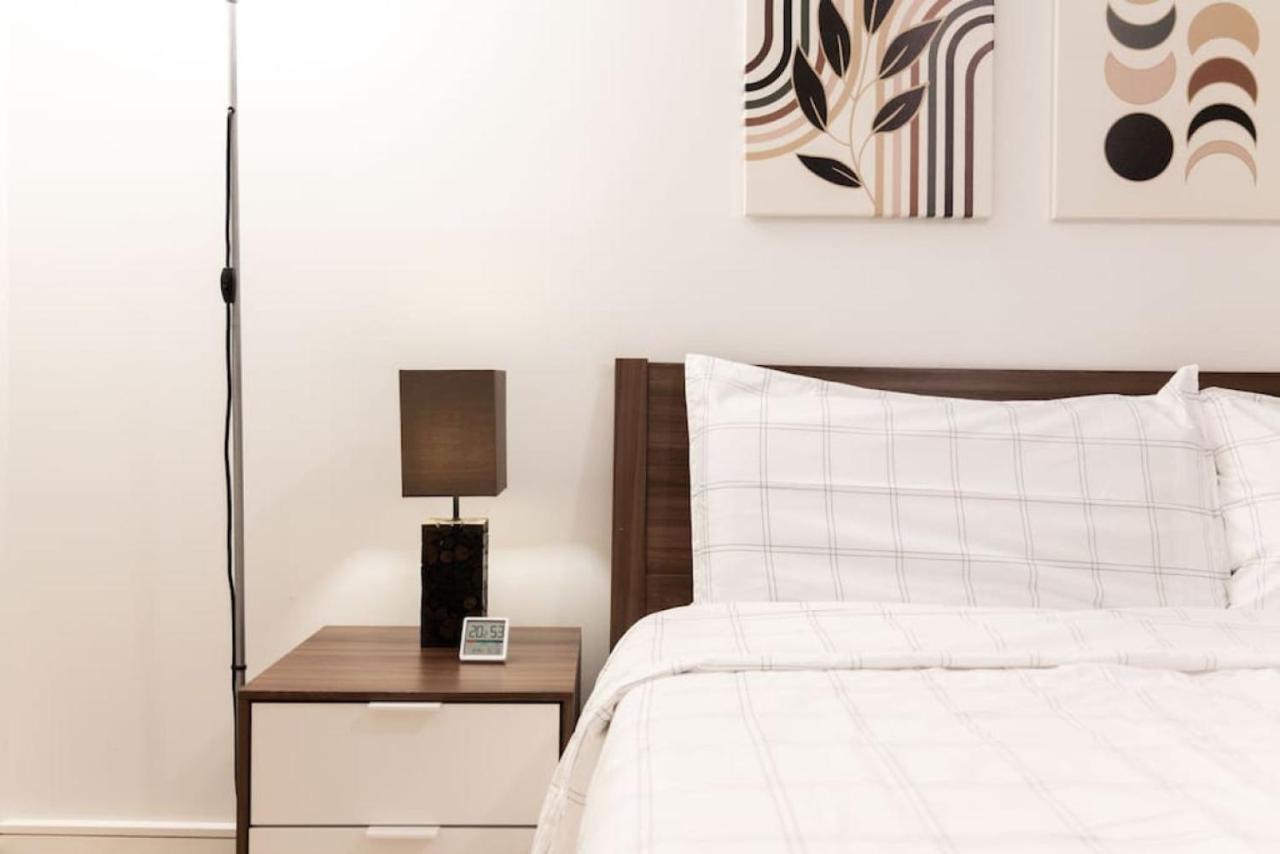 Prime Location 2Br With Kingbed In Vibrant Toronto Villa Exterior photo